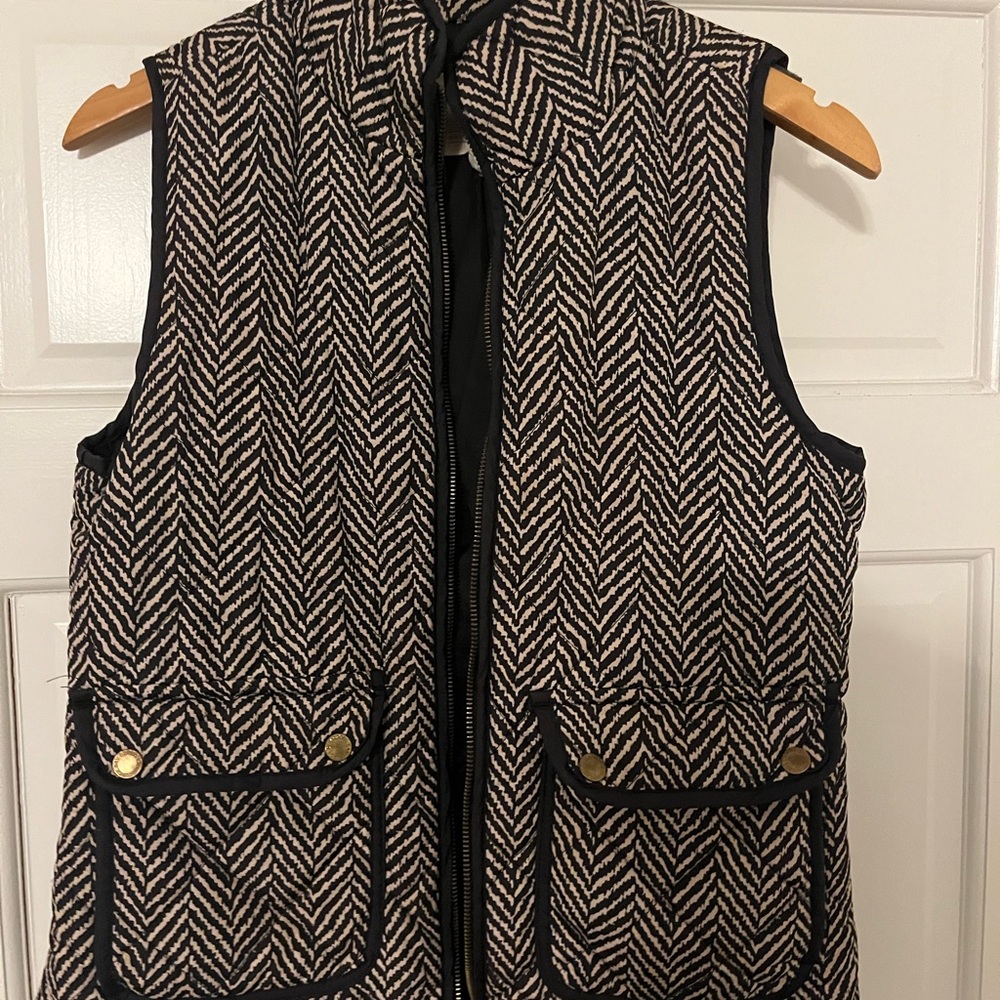 Stylish Black and White Women's Vest